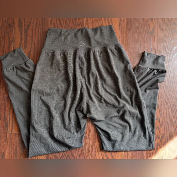 Beyond Yoga Women's Green Joggers Lounge Pants Lightweight Active Workout Casual - Picture 3 of 7